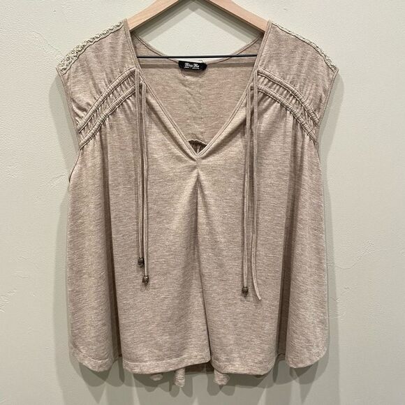 Miss Me Heathered Knit V-Neck Top - Size: XS - Picture 2 of 9